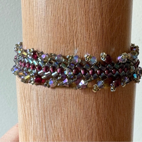 Artisan-made beaded bracelet with sparkling Swarovski crystals - Picture 1 of 4